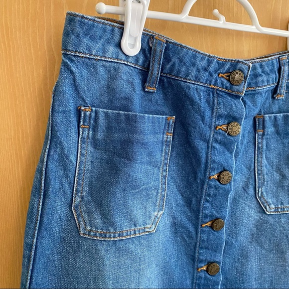 UO BDG • Vintage Style Button Front Denim Skirt - Picture 4 of 9